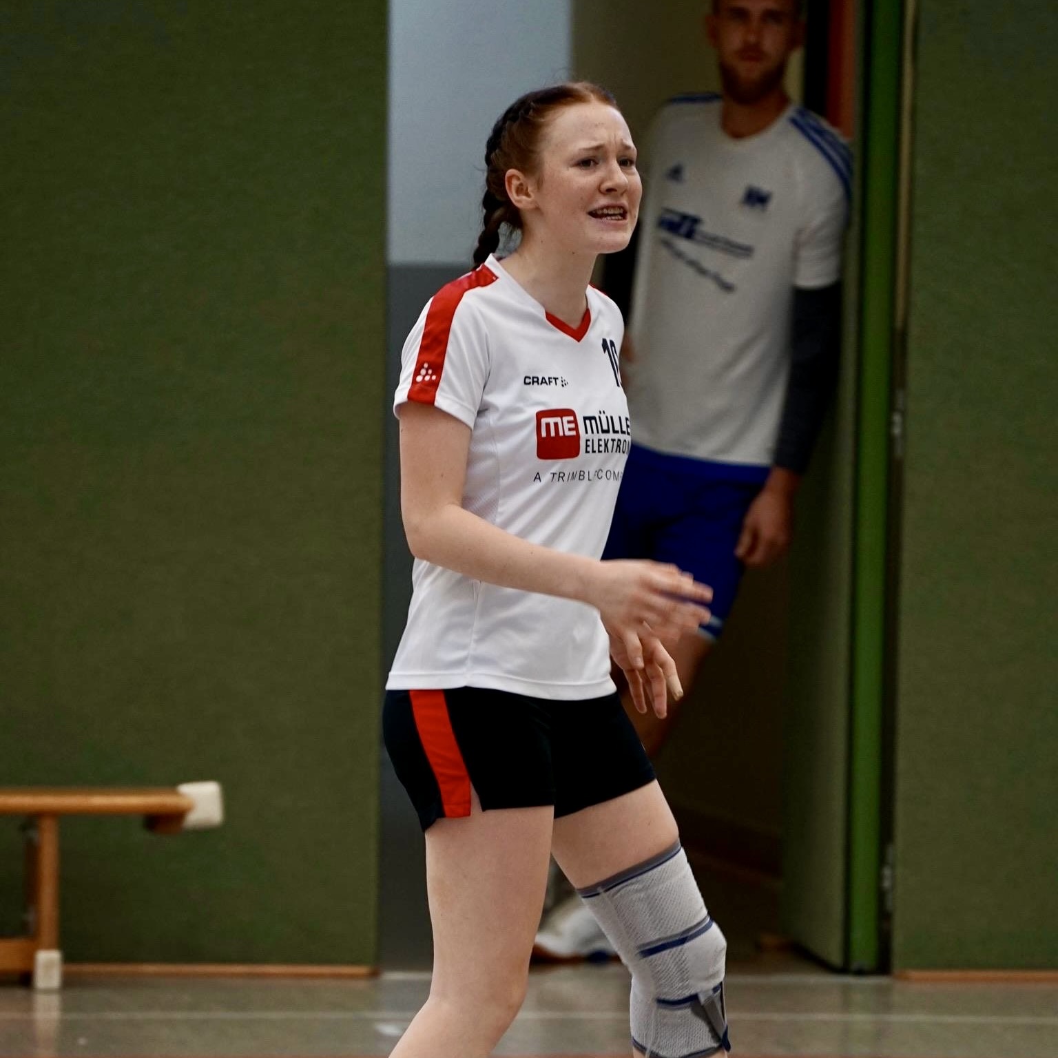 9833E7EE-DCD9-4BAB-AFB6-74D06B0489A6_1_201_a