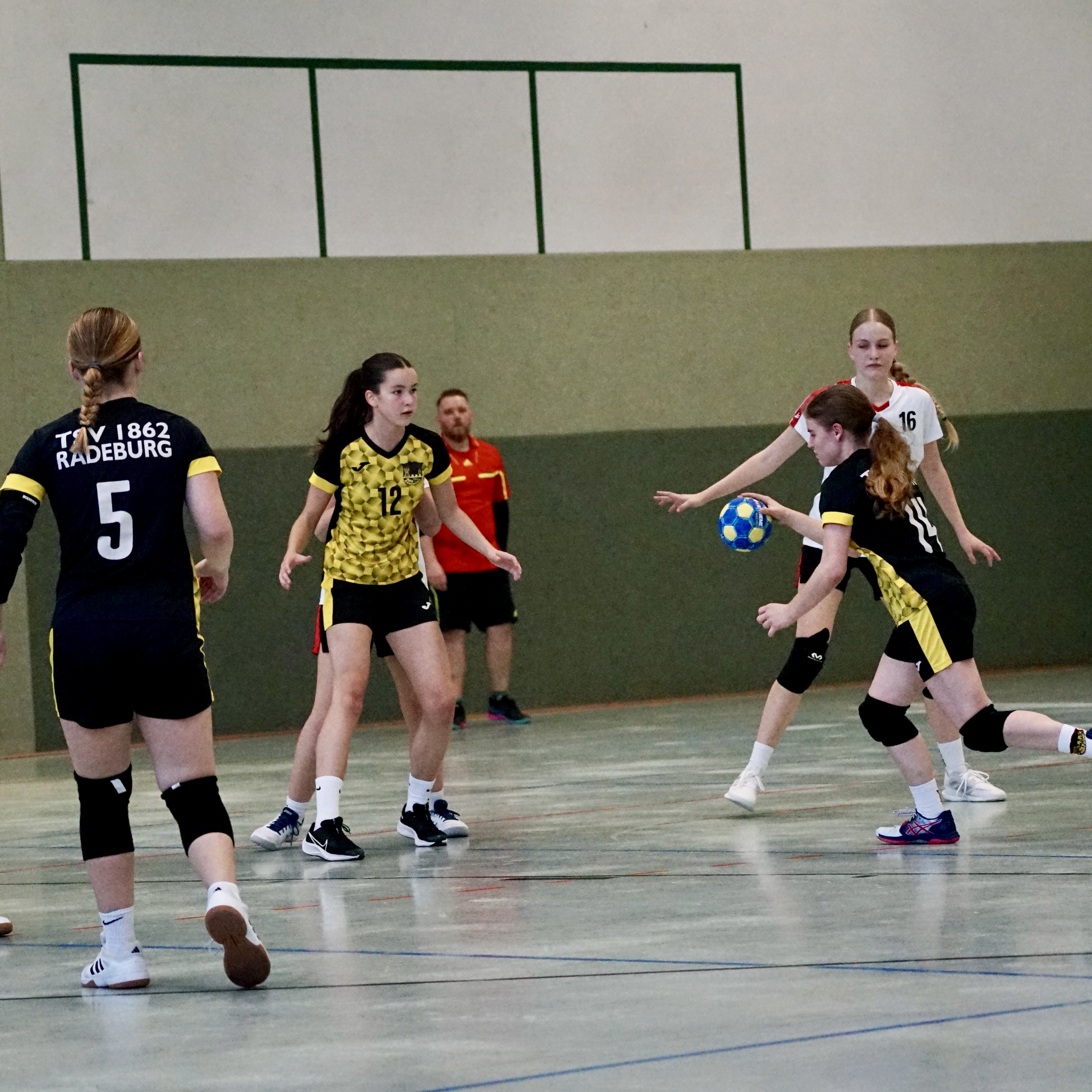 B1762D1D-6236-4CA7-89AC-6F1E65985725_1_201_a