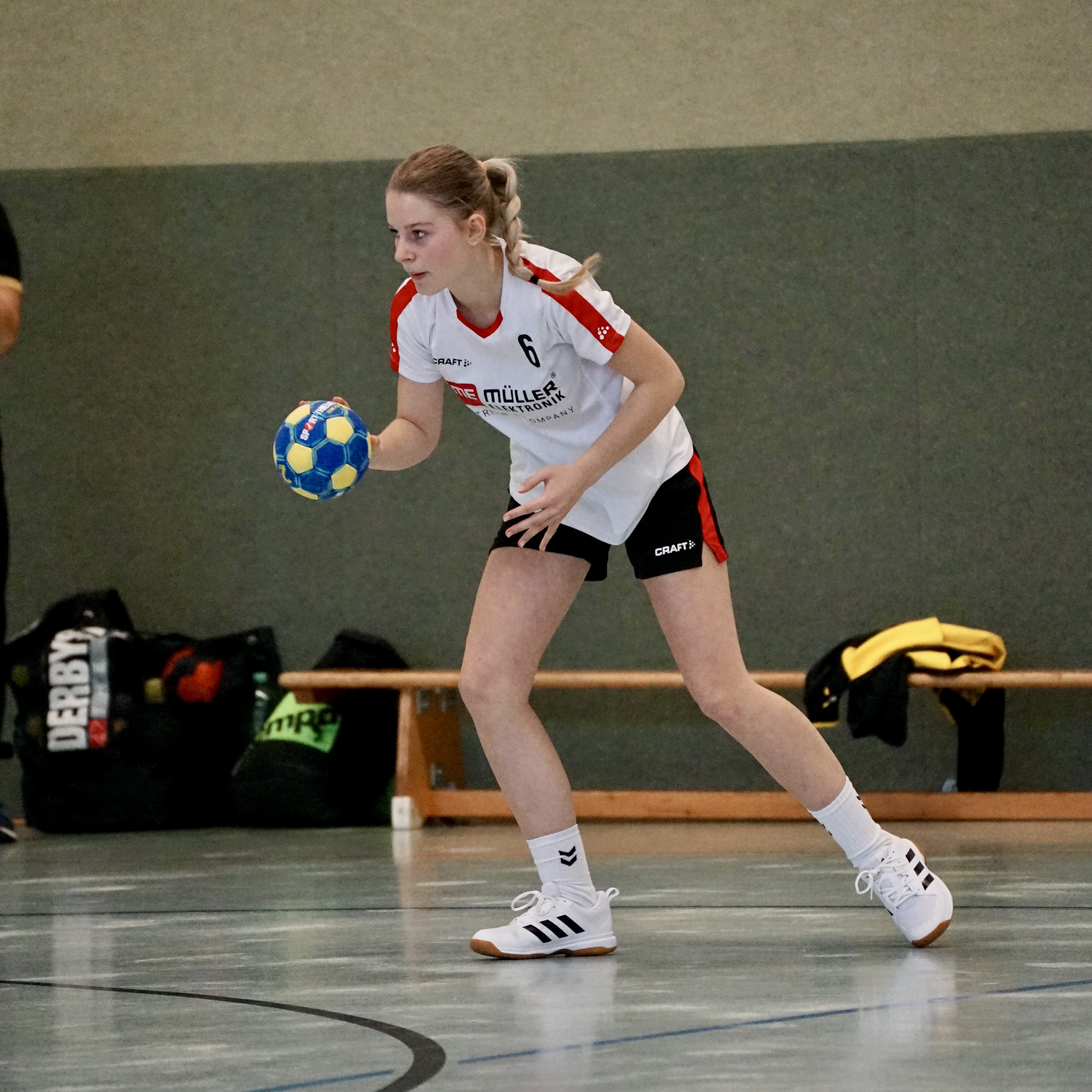 DA247113-A7C3-45D7-8504-0CCD3410A9AC_1_201_a