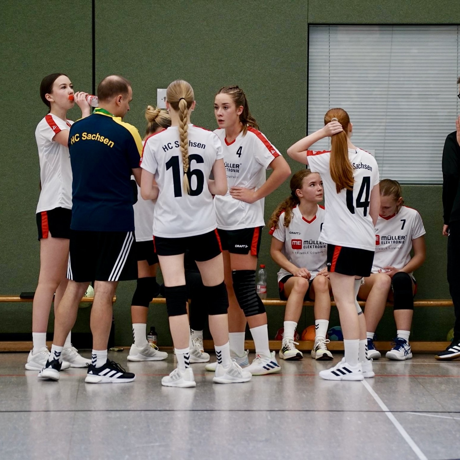 F76C6B11-9FA1-4E9D-9441-231691E11FBF_1_201_a