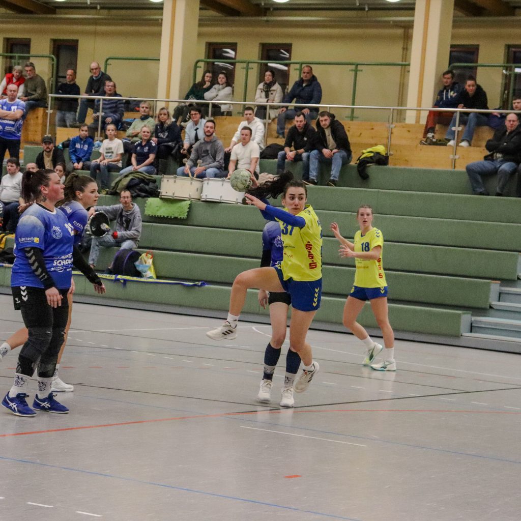 Frauen gg. Bernstadt-04