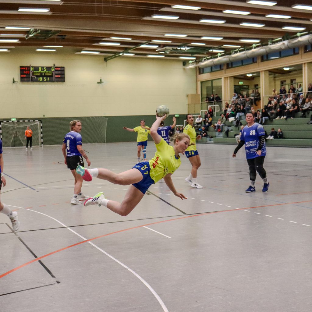 Frauen gg. Bernstadt-05