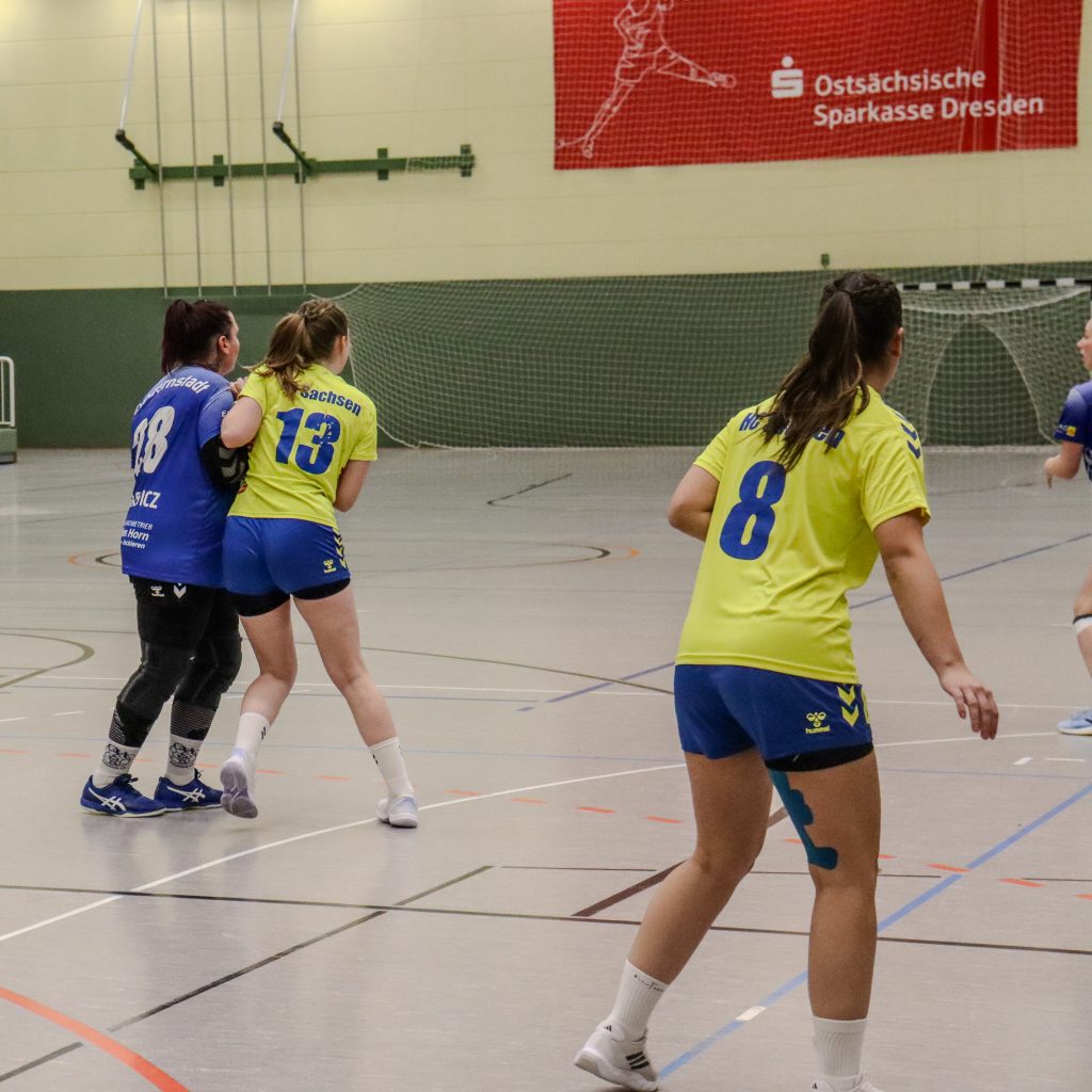 Frauen gg. Bernstadt-12